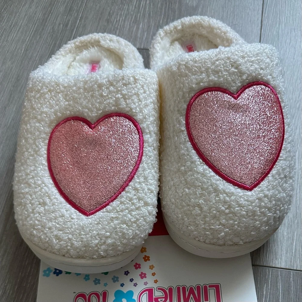 New. Limited Too.  Kids. XL (4/5) White and Pink Heart Slippers.